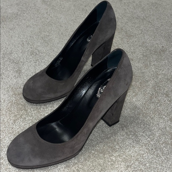 Tod's Gray Suede Heels Rounded Toe - Picture 7 of 7